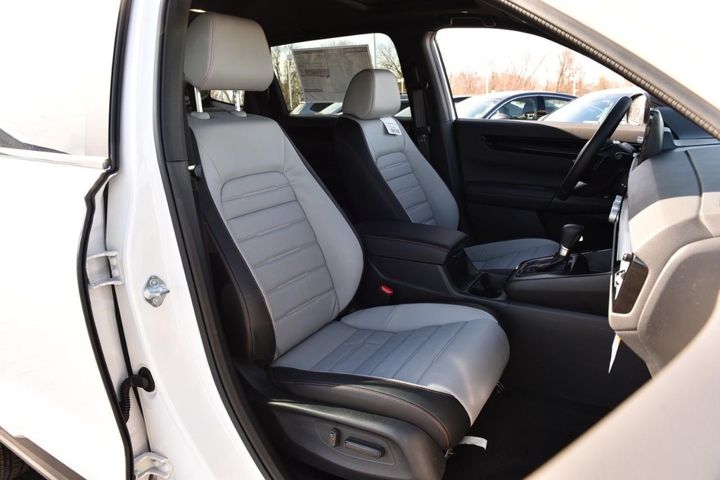 Honda CR-V Hybrid Vehicle Image 23