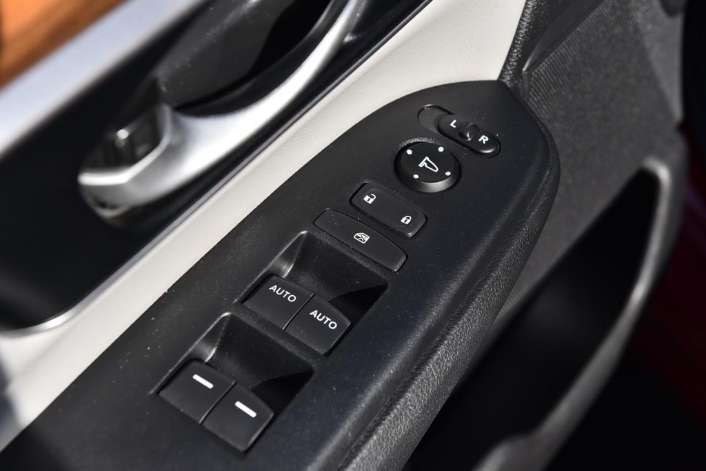 Honda CR-V Hybrid Vehicle Image 08