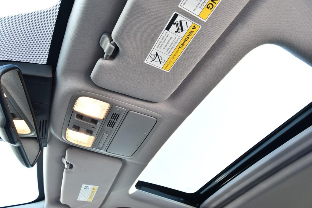 Honda CR-V Hybrid Vehicle Image 23