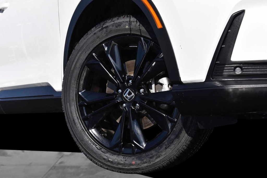 Honda CR-V Hybrid Vehicle Image 03