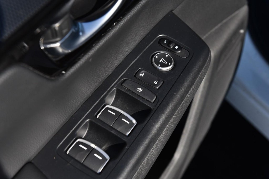 Honda CR-V Hybrid Vehicle Image 08