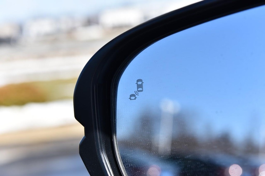 Honda CR-V Hybrid Vehicle Image 10