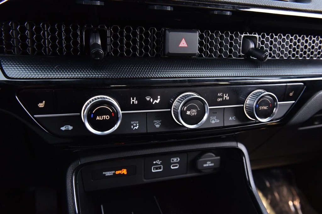 Honda CR-V Hybrid Vehicle Image 16