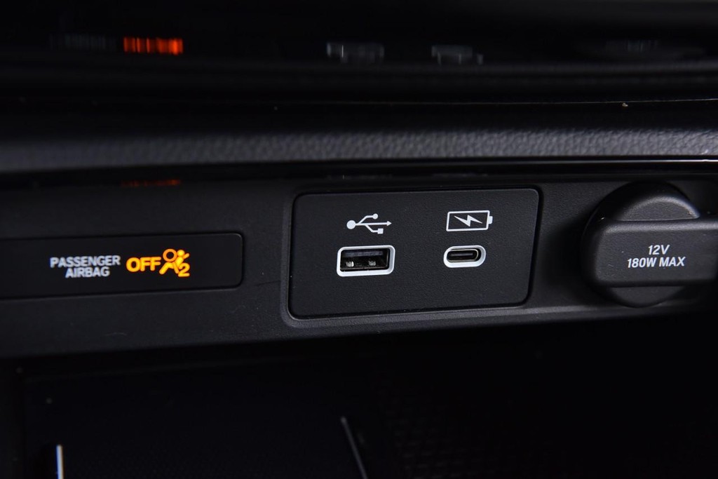 Honda CR-V Hybrid Vehicle Image 17