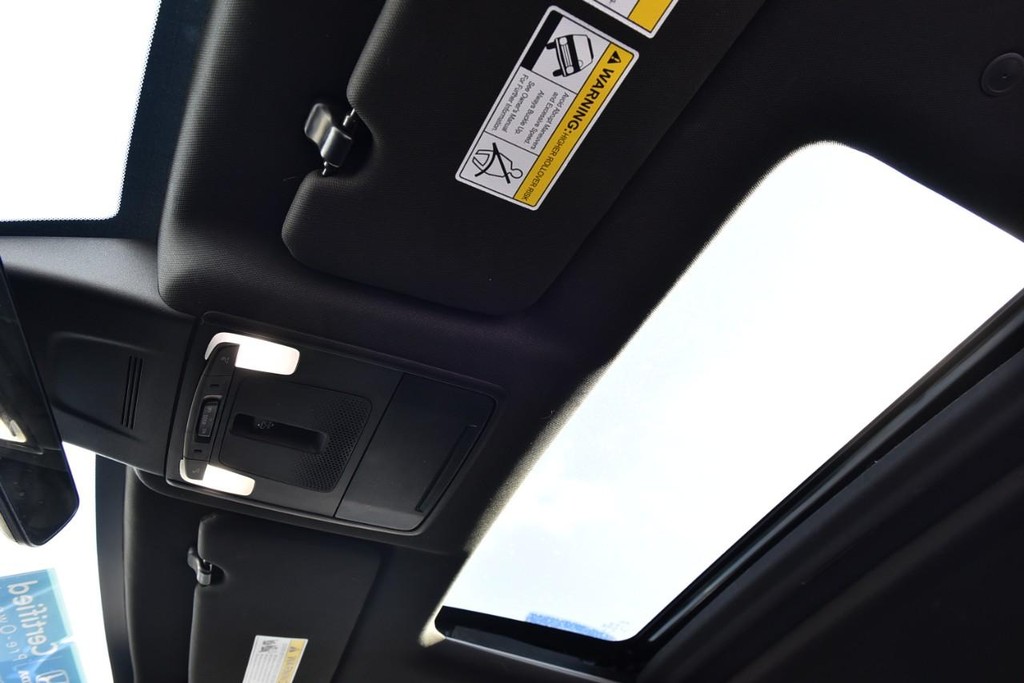 Honda CR-V Hybrid Vehicle Image 24