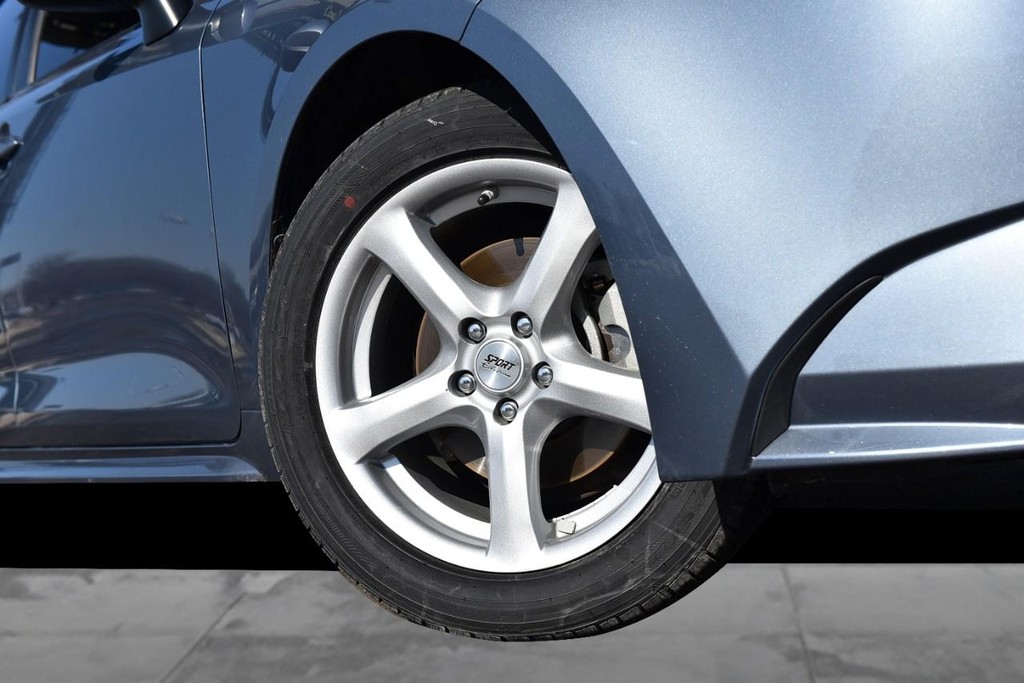 Toyota Corolla Vehicle Image 03