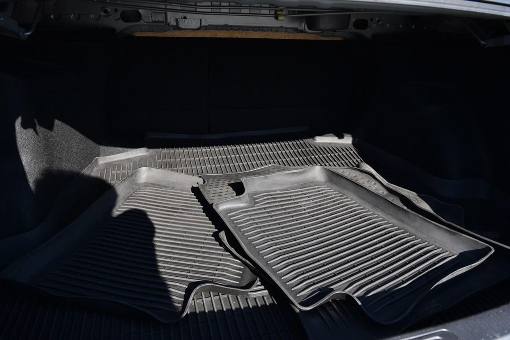 Toyota Corolla Vehicle Image 18