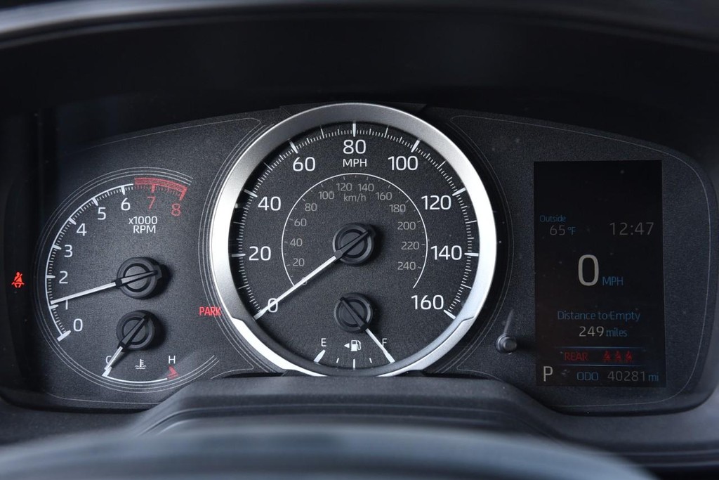 Toyota Corolla Vehicle Full-screen Gallery Image 21