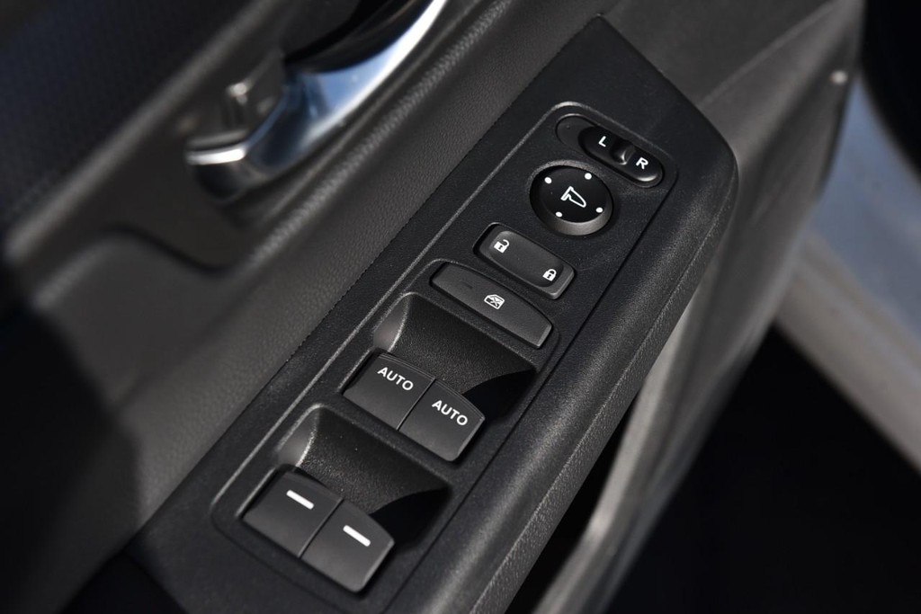 Honda CR-V Hybrid Vehicle Image 08