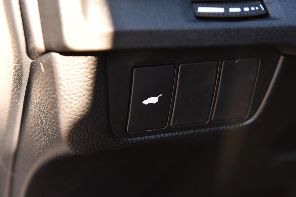 Honda CR-V Hybrid Vehicle Image 10