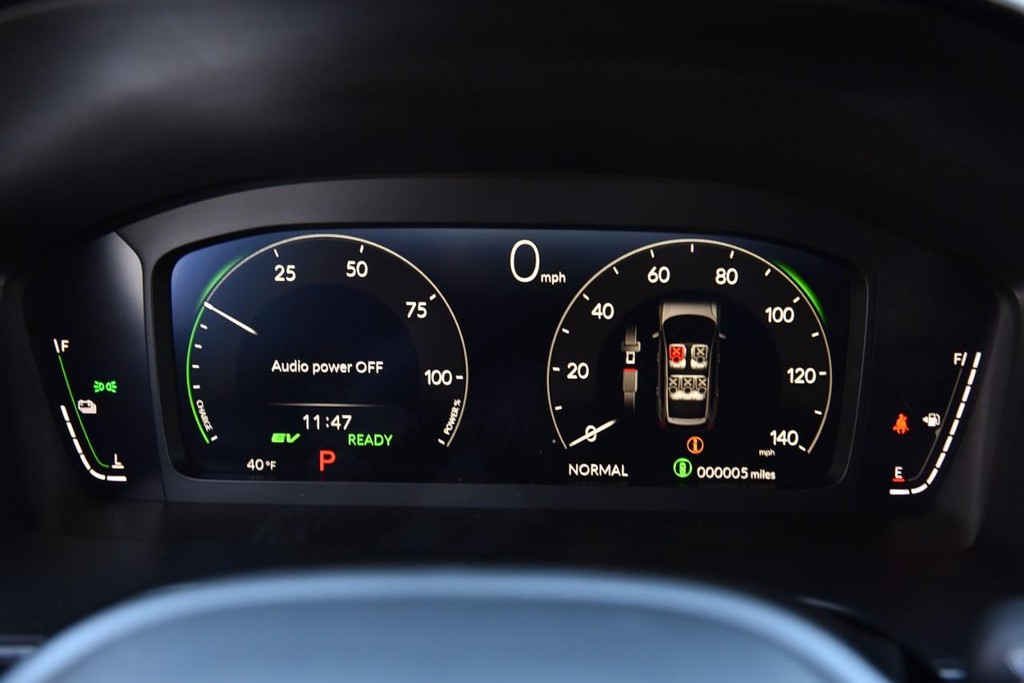 Honda CR-V Hybrid Vehicle Image 11