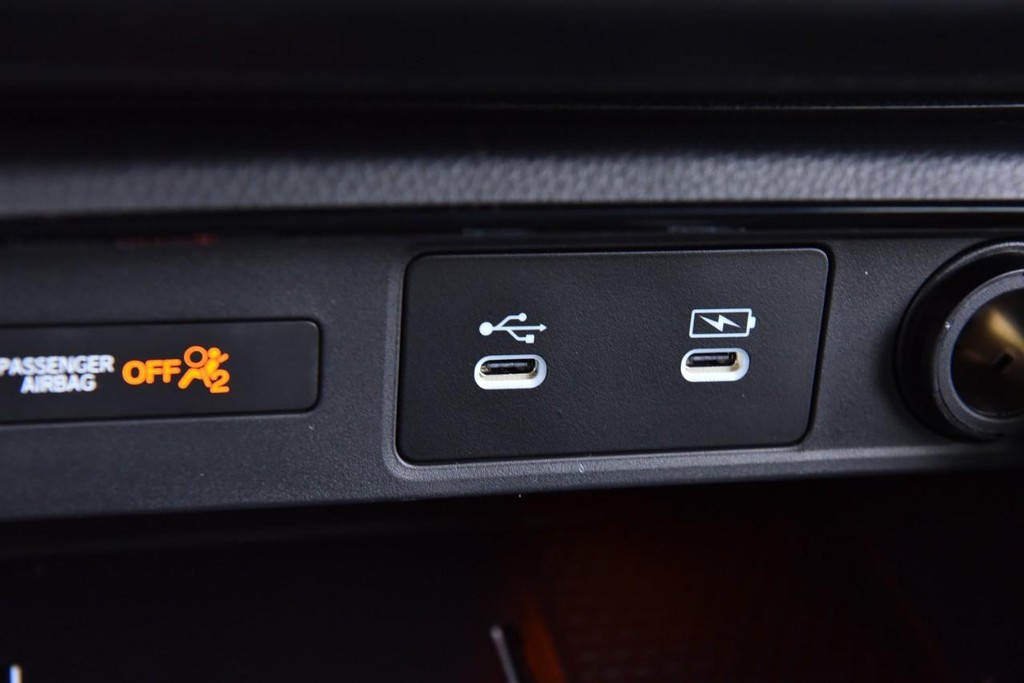 Honda CR-V Hybrid Vehicle Image 16