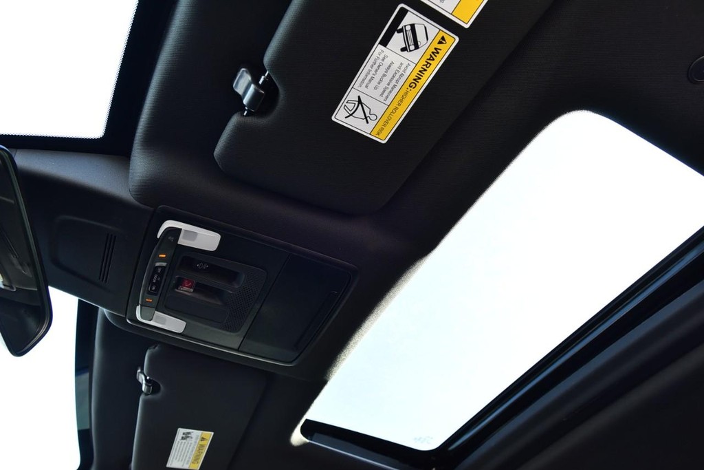 Honda CR-V Hybrid Vehicle Image 23