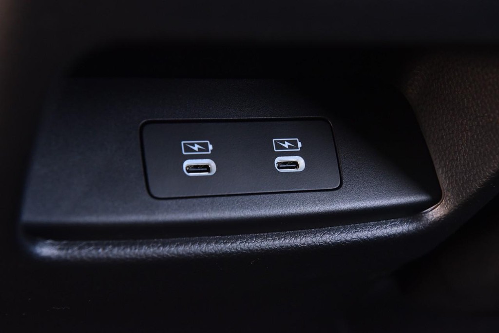 Honda CR-V Hybrid Vehicle Image 26