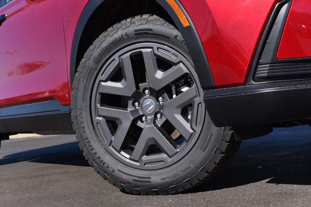 Honda CR-V Hybrid Vehicle Full-screen Gallery Image 3