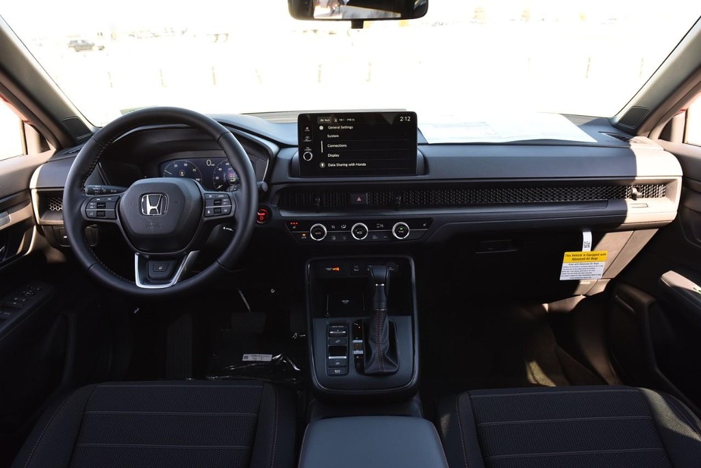 Honda CR-V Hybrid Vehicle Full-screen Gallery Image 7