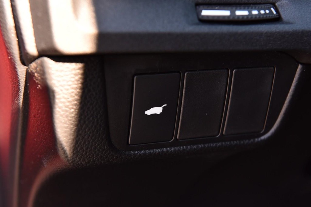 Honda CR-V Hybrid Vehicle Full-screen Gallery Image 10