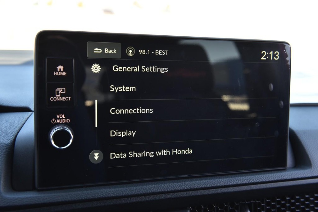 Honda CR-V Hybrid Vehicle Full-screen Gallery Image 14