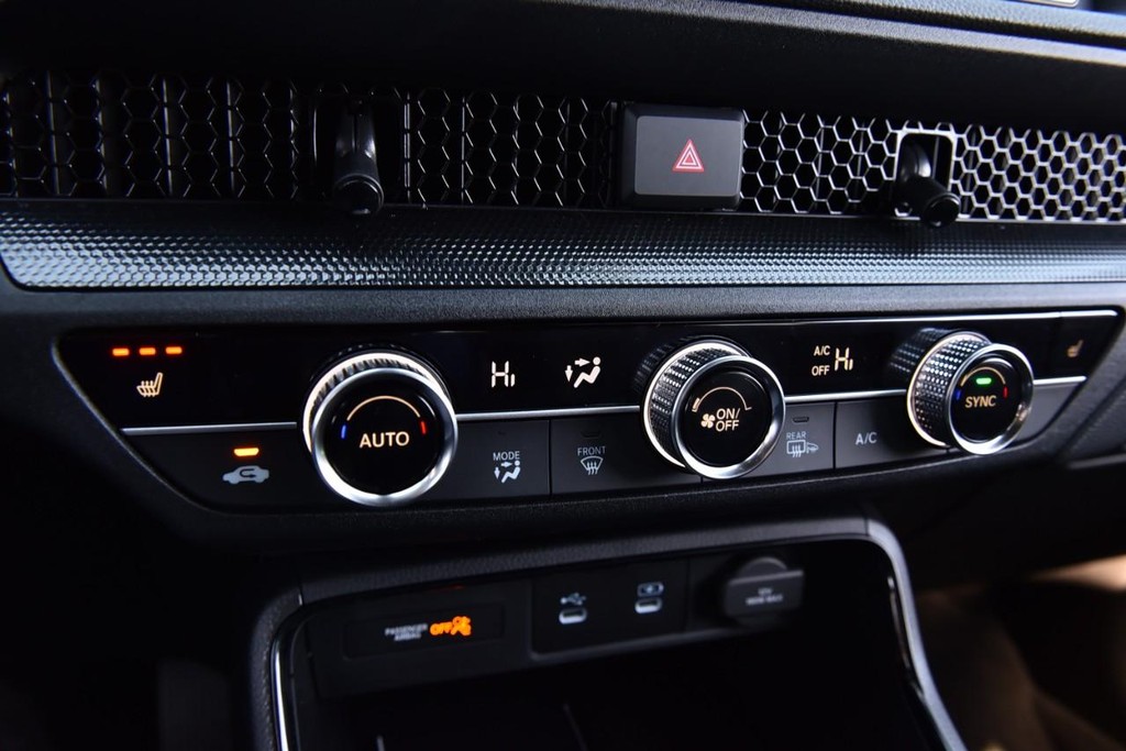 Honda CR-V Hybrid Vehicle Full-screen Gallery Image 15