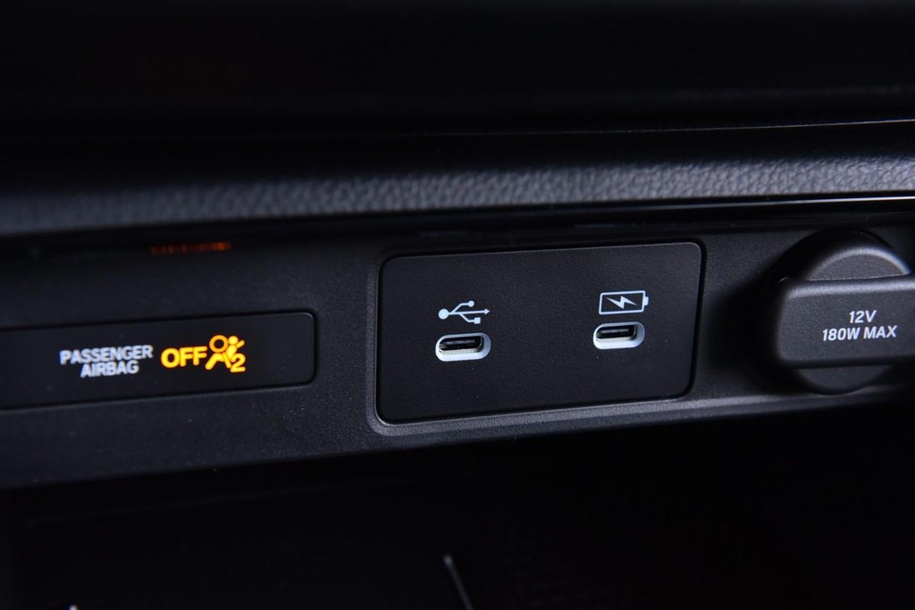 Honda CR-V Hybrid Vehicle Full-screen Gallery Image 16