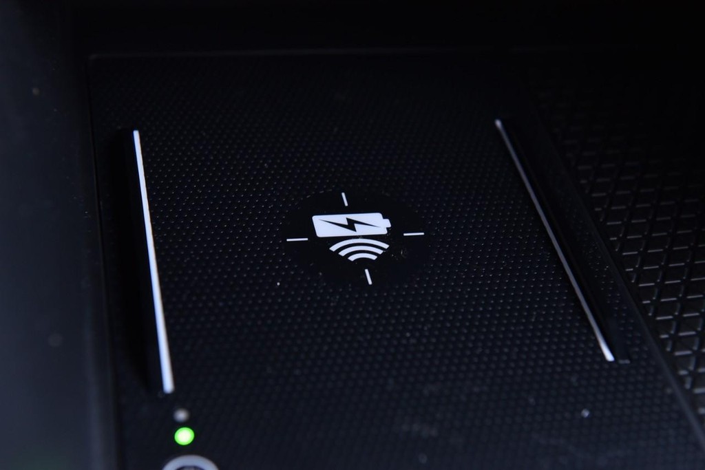 Honda CR-V Hybrid Vehicle Full-screen Gallery Image 17