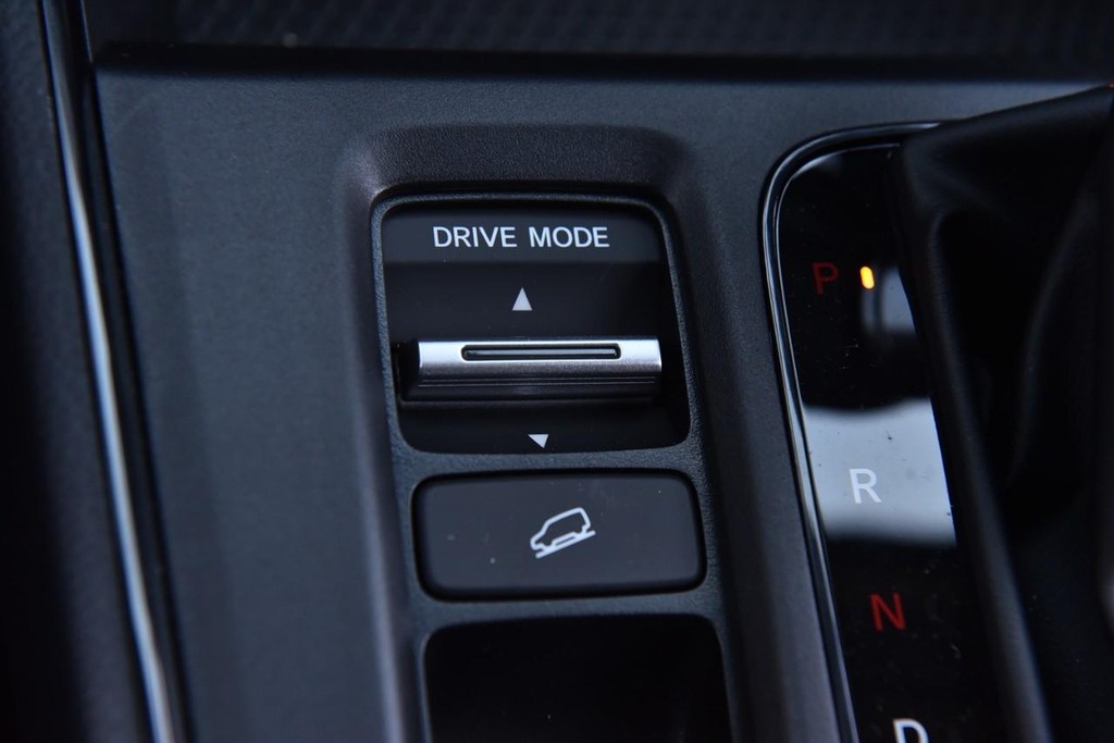 Honda CR-V Hybrid Vehicle Full-screen Gallery Image 18