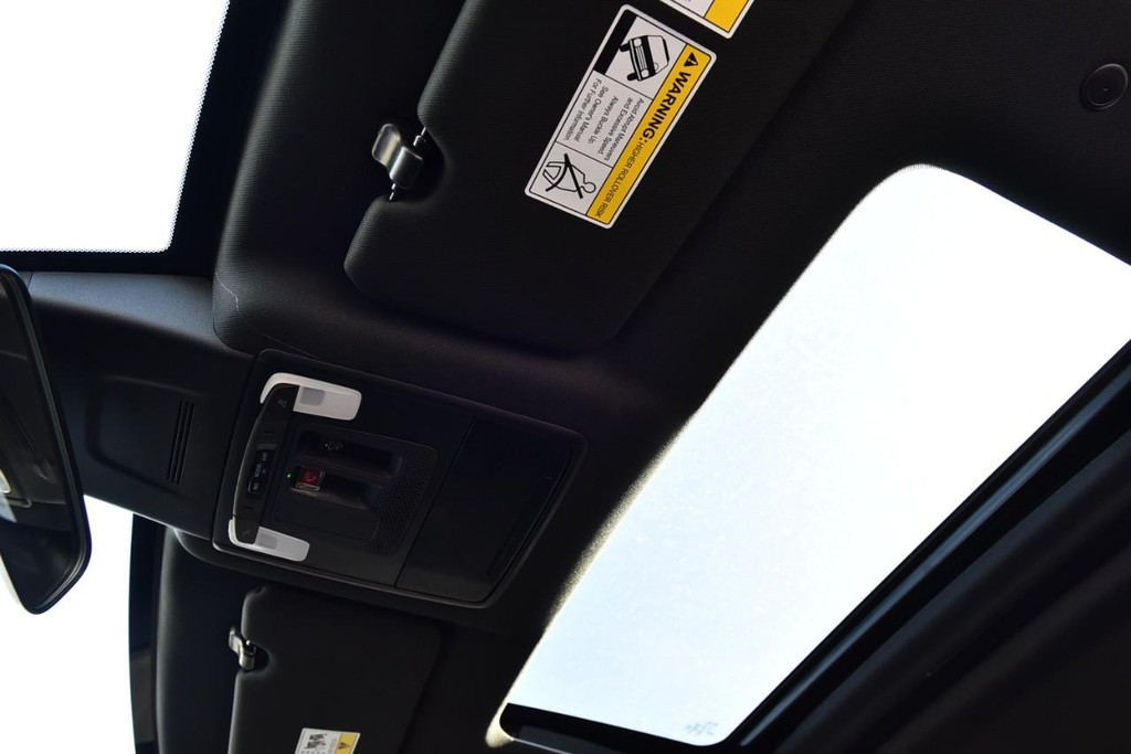 Honda CR-V Hybrid Vehicle Full-screen Gallery Image 23