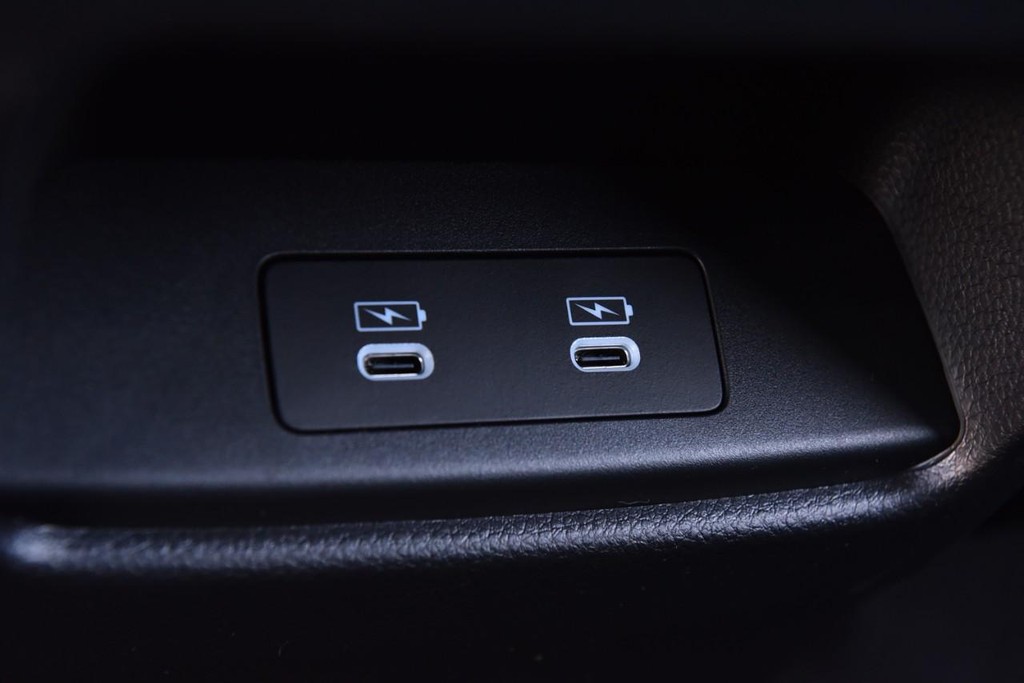 Honda CR-V Hybrid Vehicle Full-screen Gallery Image 26