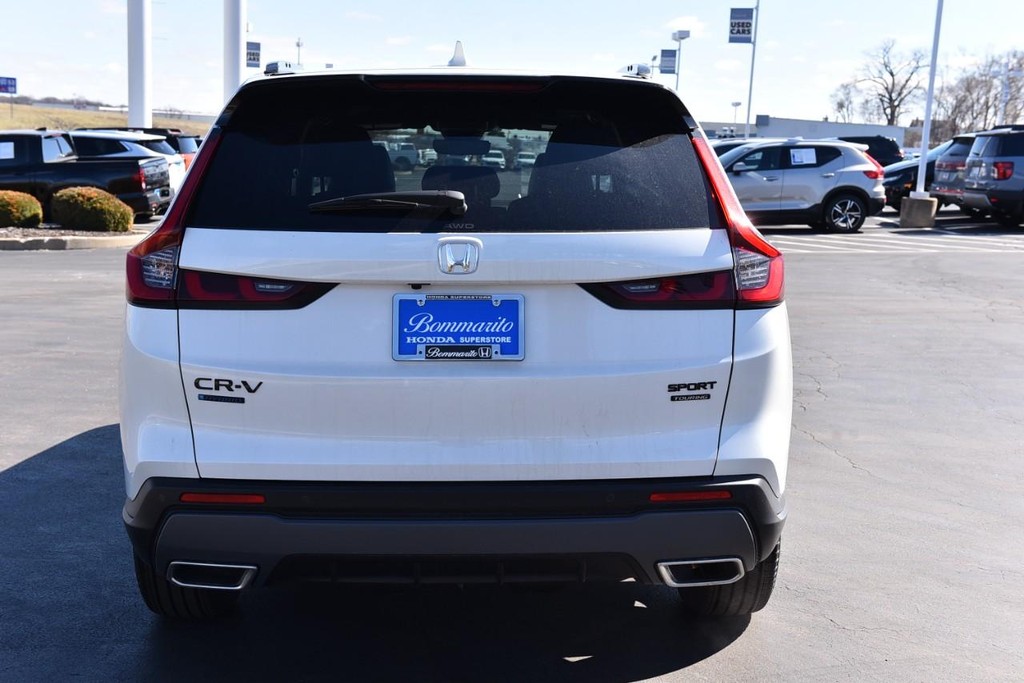 Honda CR-V Hybrid Vehicle Full-screen Gallery Image 6