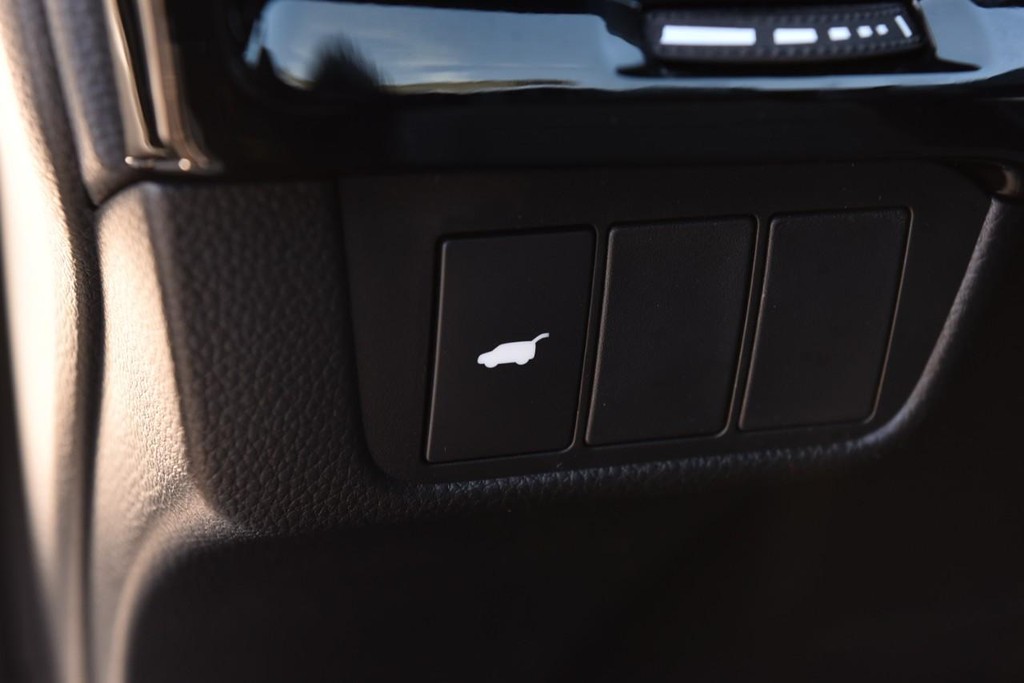 Honda CR-V Hybrid Vehicle Full-screen Gallery Image 11