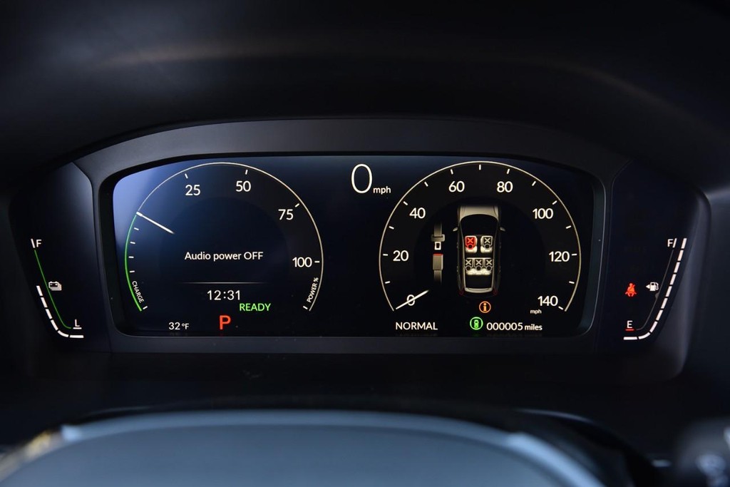 Honda CR-V Hybrid Vehicle Full-screen Gallery Image 12