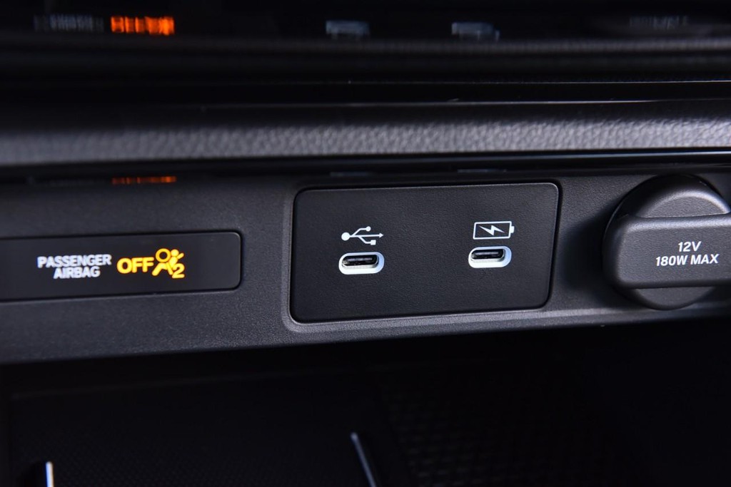 Honda CR-V Hybrid Vehicle Full-screen Gallery Image 17