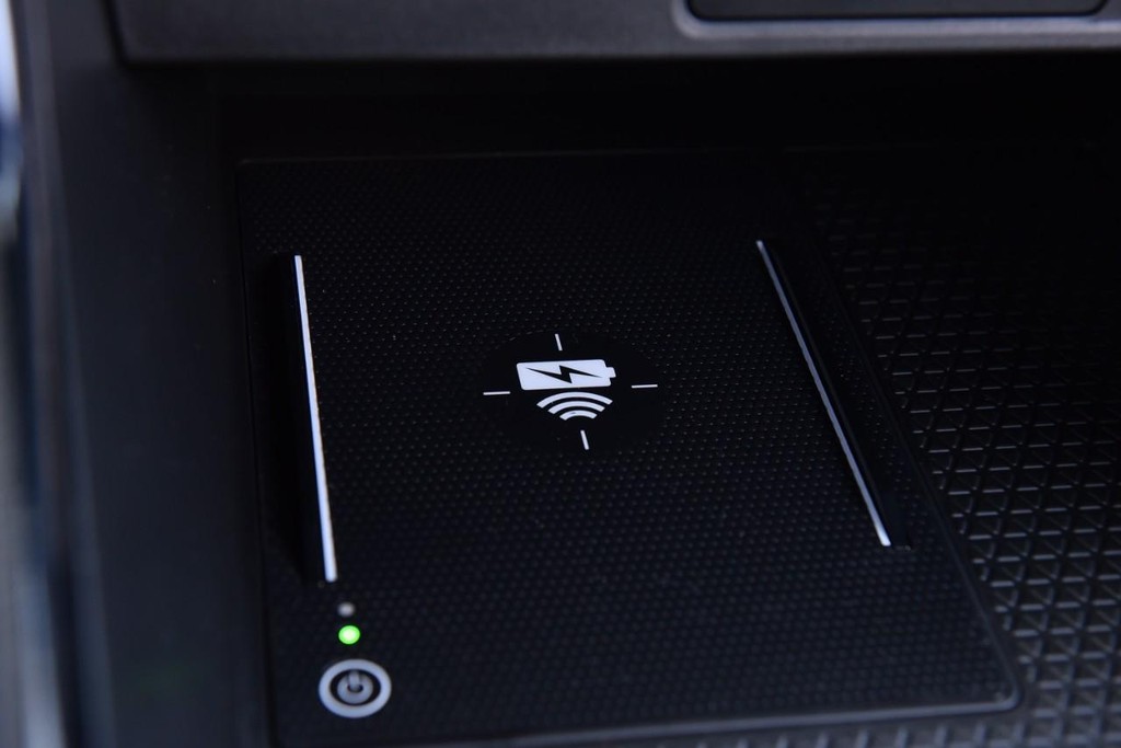 Honda CR-V Hybrid Vehicle Full-screen Gallery Image 18