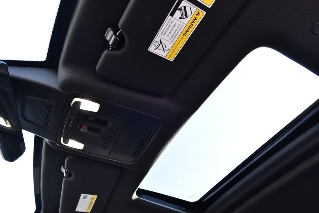 Honda CR-V Hybrid Vehicle Full-screen Gallery Image 24