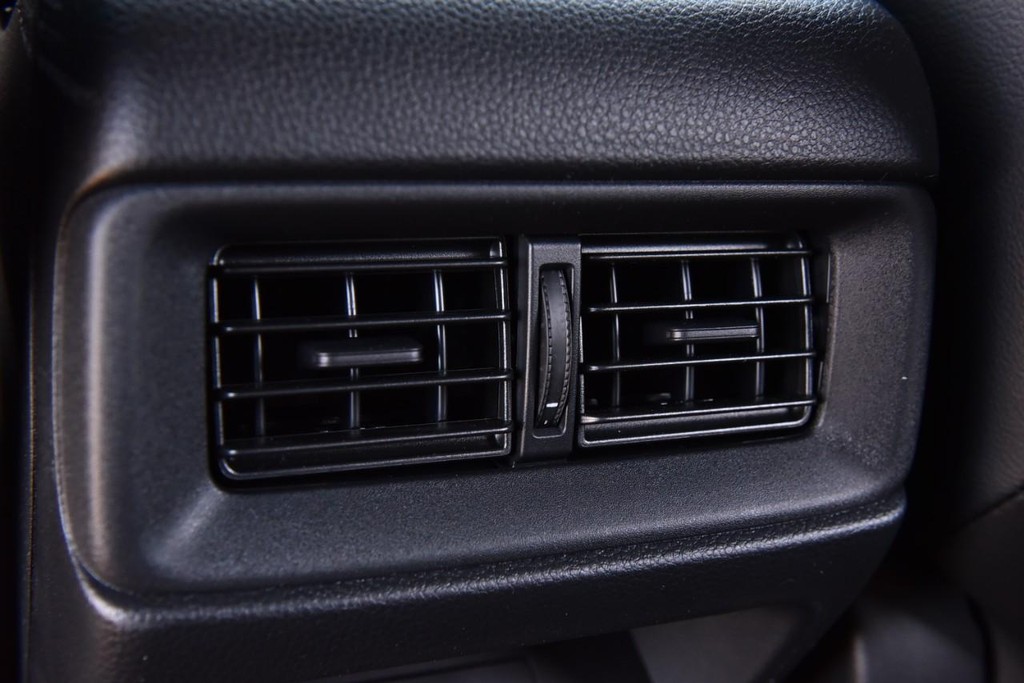 Honda CR-V Hybrid Vehicle Full-screen Gallery Image 26