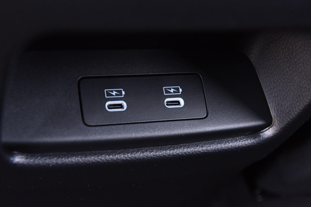 Honda CR-V Hybrid Vehicle Full-screen Gallery Image 27