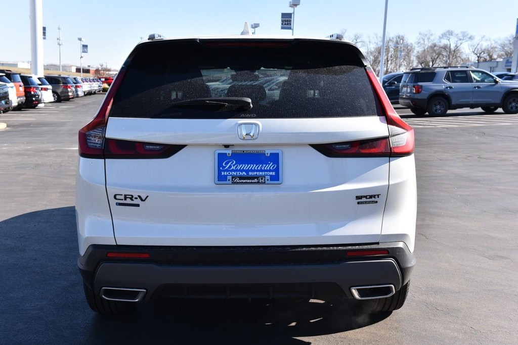 Honda CR-V Hybrid Vehicle Full-screen Gallery Image 6