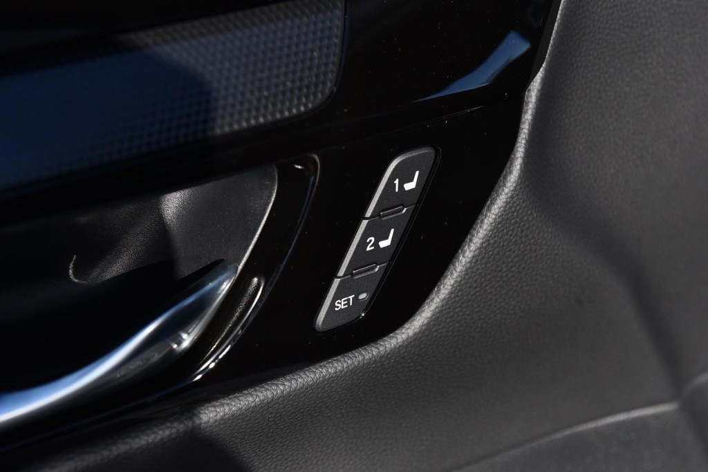 Honda CR-V Hybrid Vehicle Full-screen Gallery Image 9