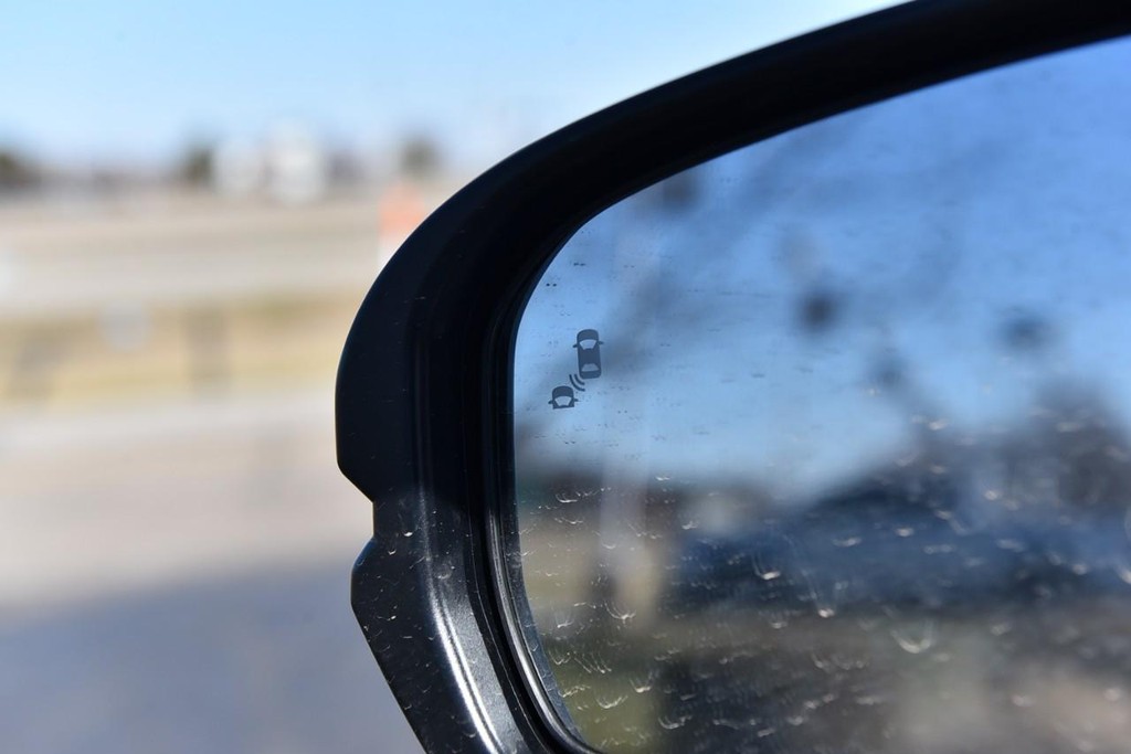 Honda CR-V Hybrid Vehicle Full-screen Gallery Image 10