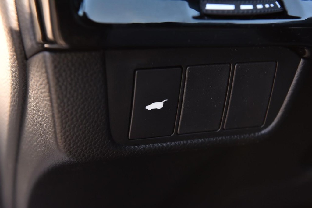 Honda CR-V Hybrid Vehicle Full-screen Gallery Image 11