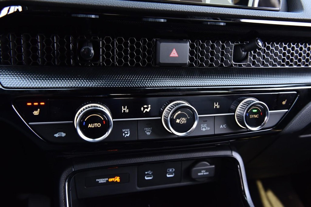 Honda CR-V Hybrid Vehicle Full-screen Gallery Image 16