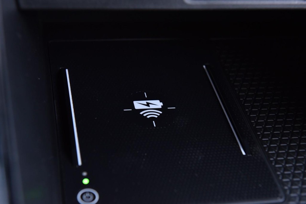 Honda CR-V Hybrid Vehicle Full-screen Gallery Image 18