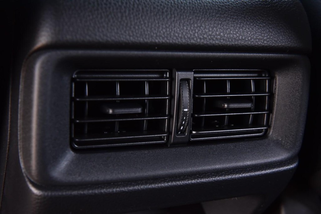 Honda CR-V Hybrid Vehicle Full-screen Gallery Image 26