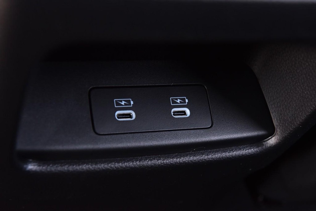 Honda CR-V Hybrid Vehicle Full-screen Gallery Image 27