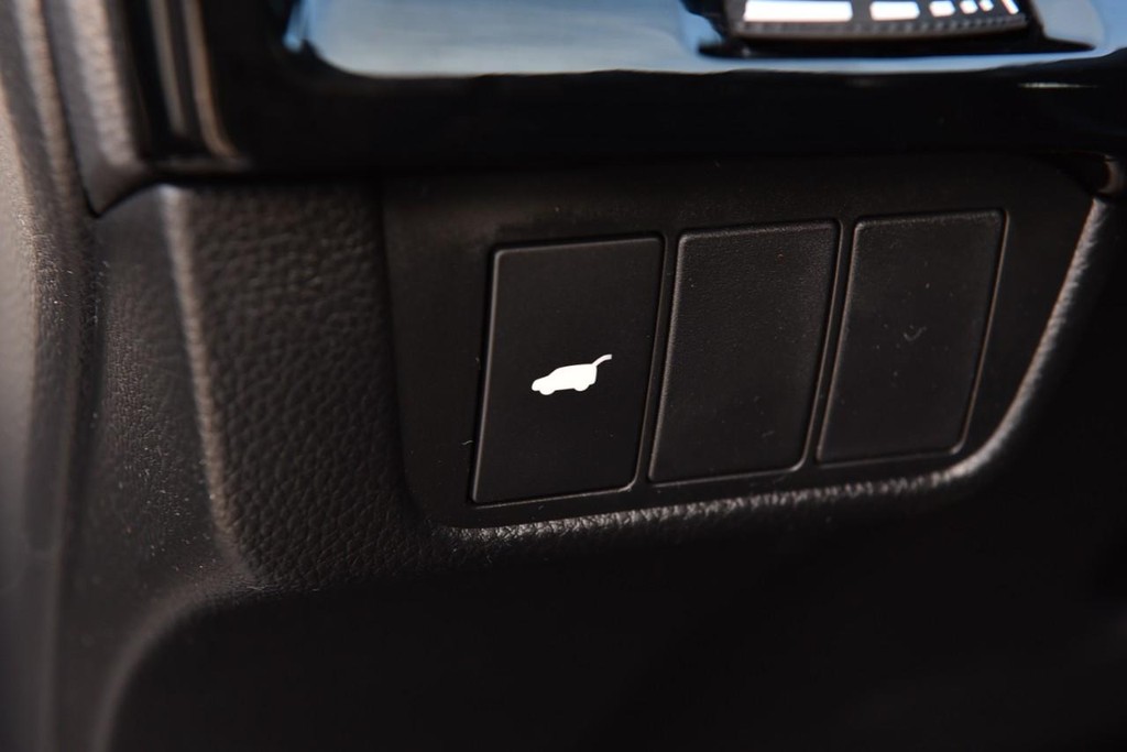 Honda CR-V Hybrid Vehicle Image 11