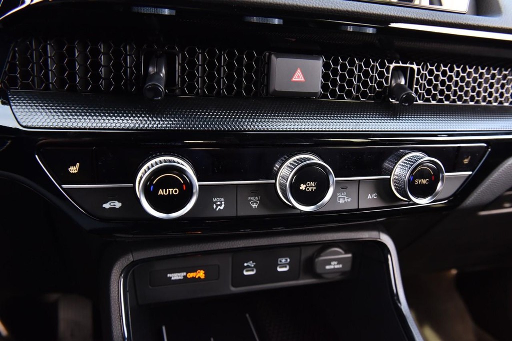 Honda CR-V Hybrid Vehicle Image 16