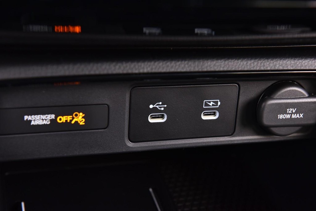 Honda CR-V Hybrid Vehicle Image 17