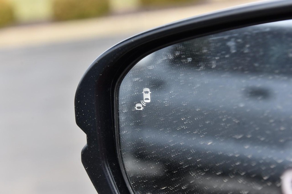 Honda CR-V Hybrid Vehicle Image 10