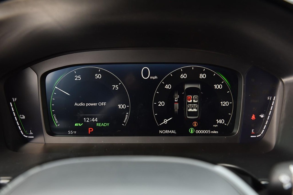 Honda CR-V Hybrid Vehicle Image 12