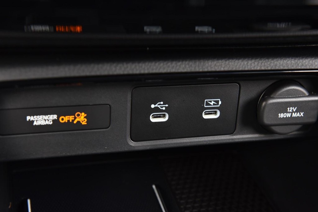 Honda CR-V Hybrid Vehicle Image 17